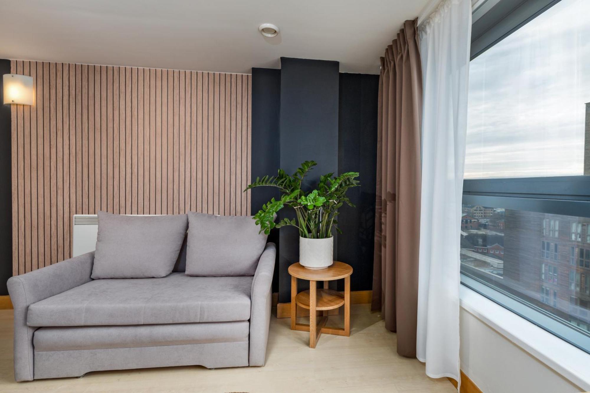 Urban Oasis: Heart Of City By Train Leeds  Exterior photo
