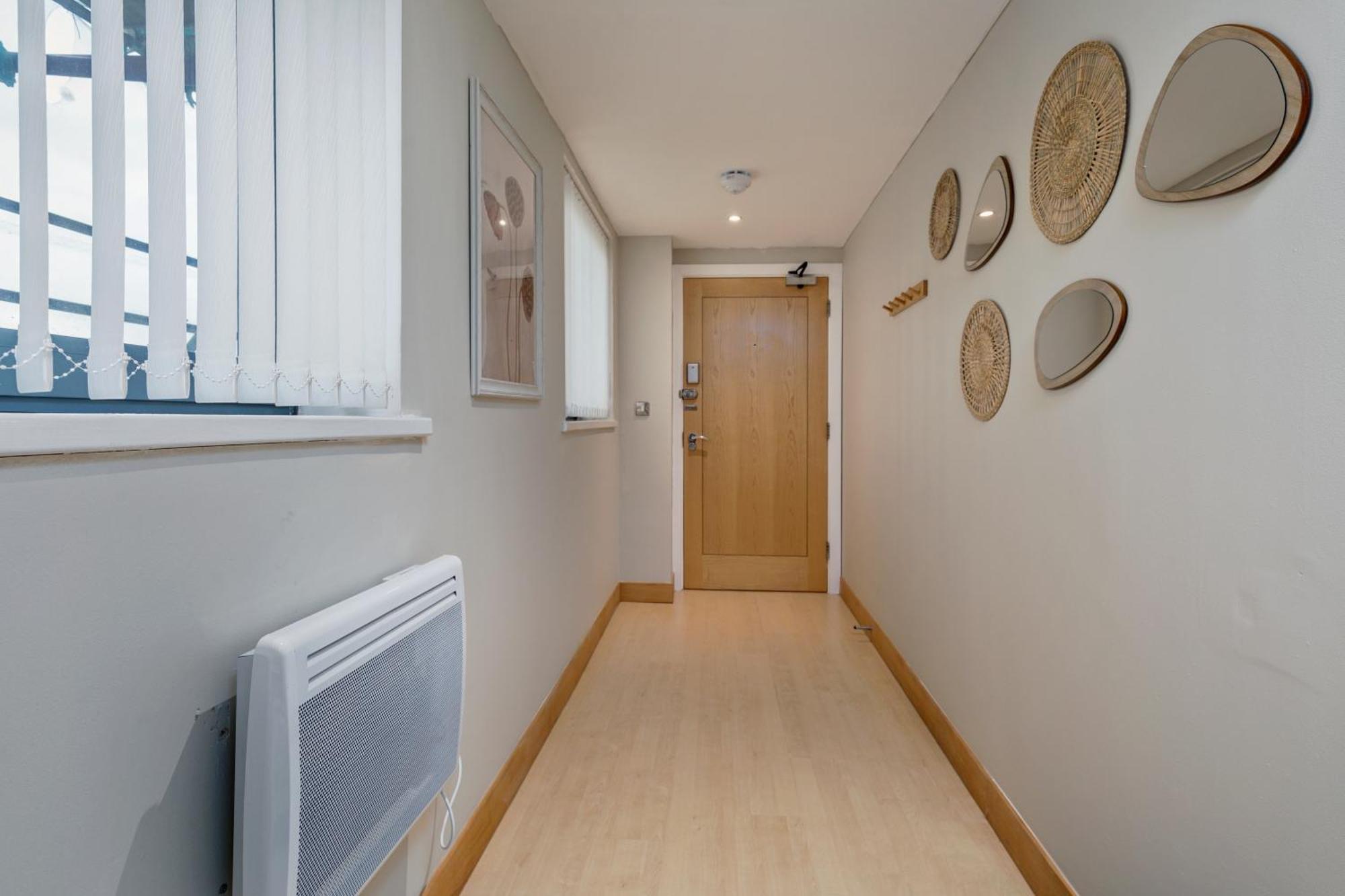 Urban Oasis: Heart Of City By Train Leeds  Exterior photo