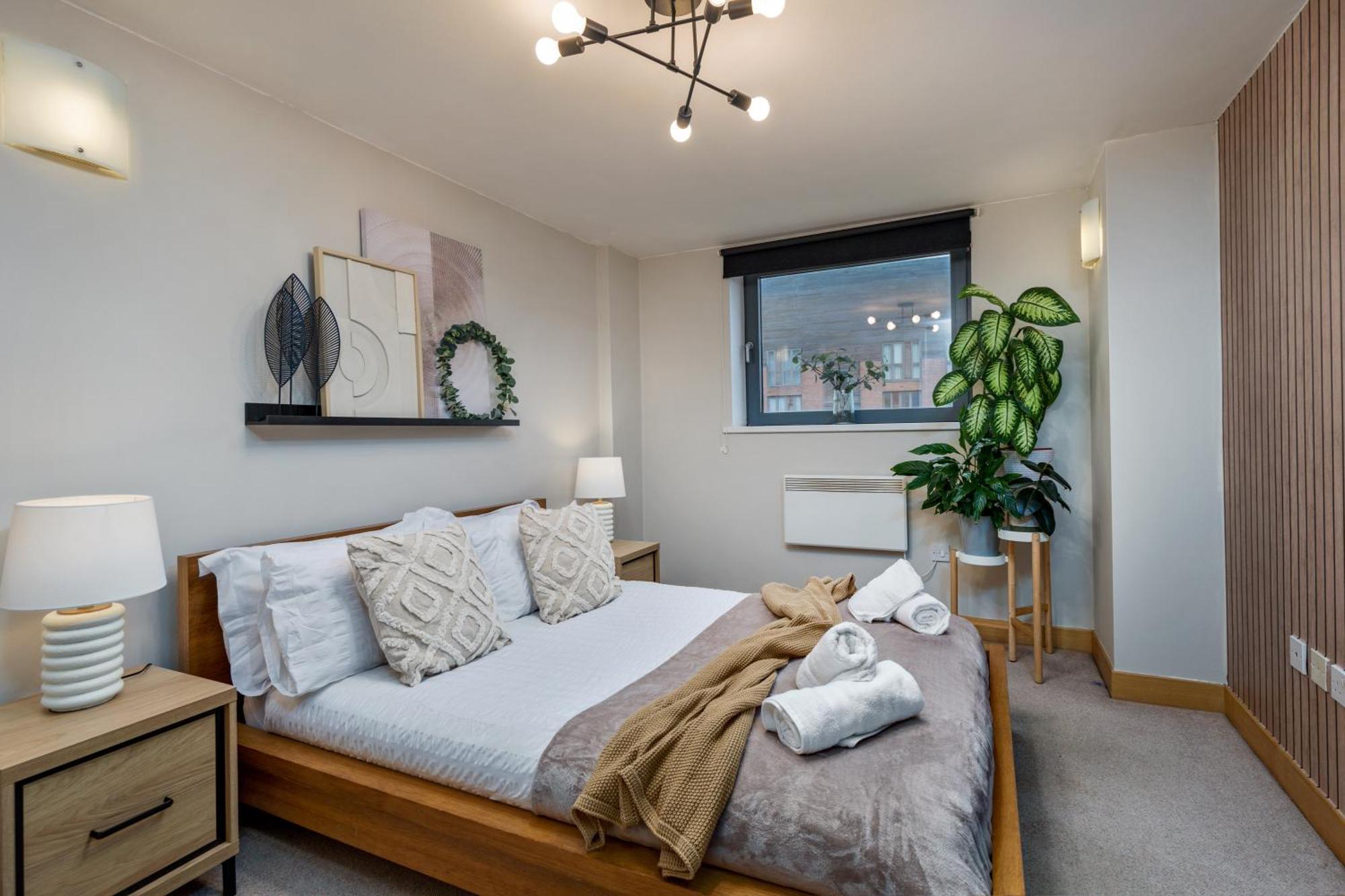 Urban Oasis: Heart Of City By Train Leeds  Exterior photo