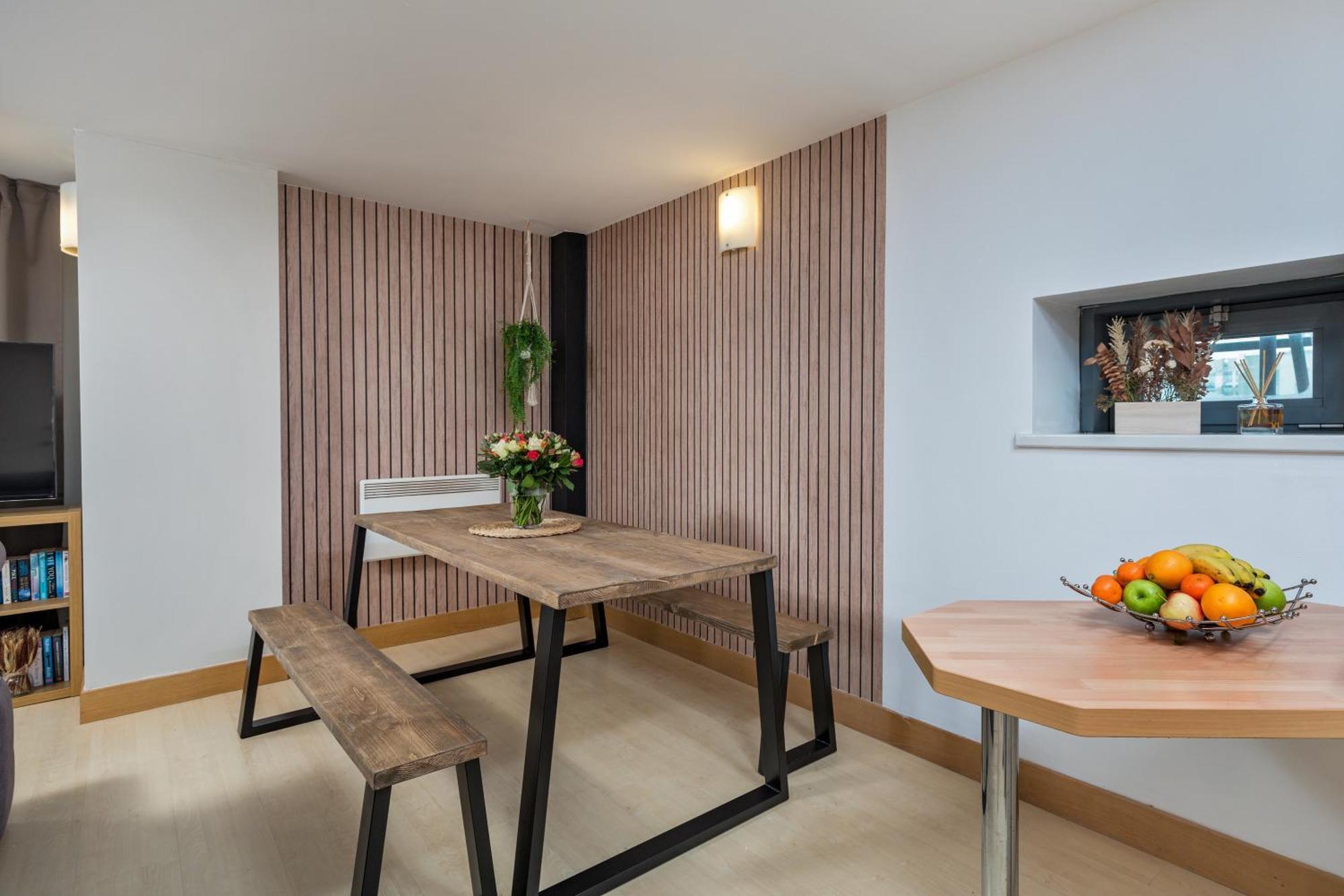 Urban Oasis: Heart Of City By Train Leeds  Exterior photo